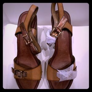 Clog sandals